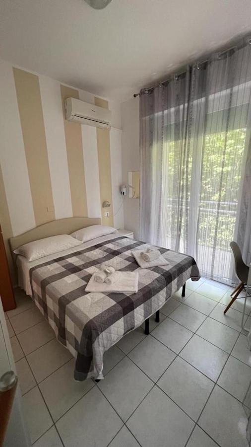 Chiama Hotel Ріміні Екстер'єр фото